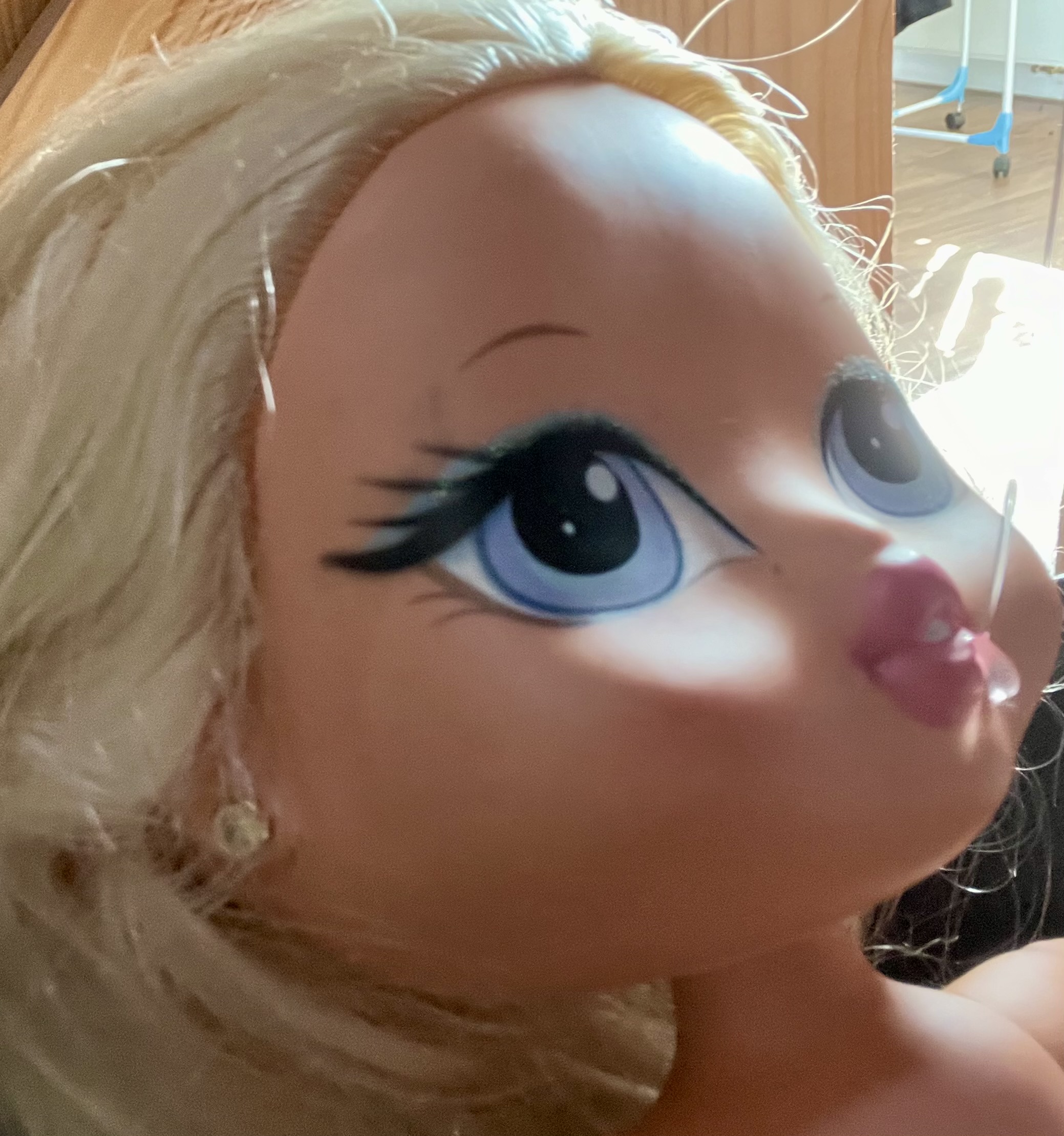 Smellly blonde secondhand store doll facial cumshot