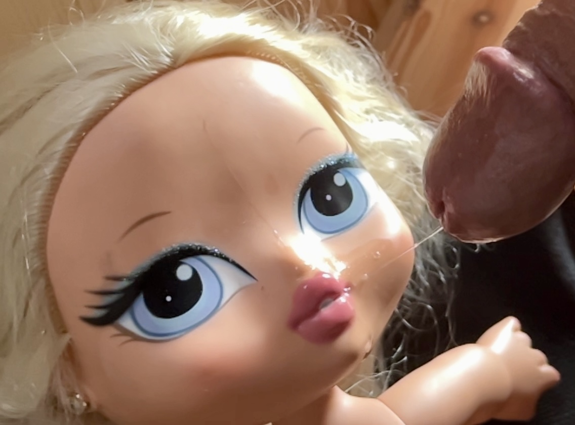 Smellly blonde secondhand store doll facial cumshot