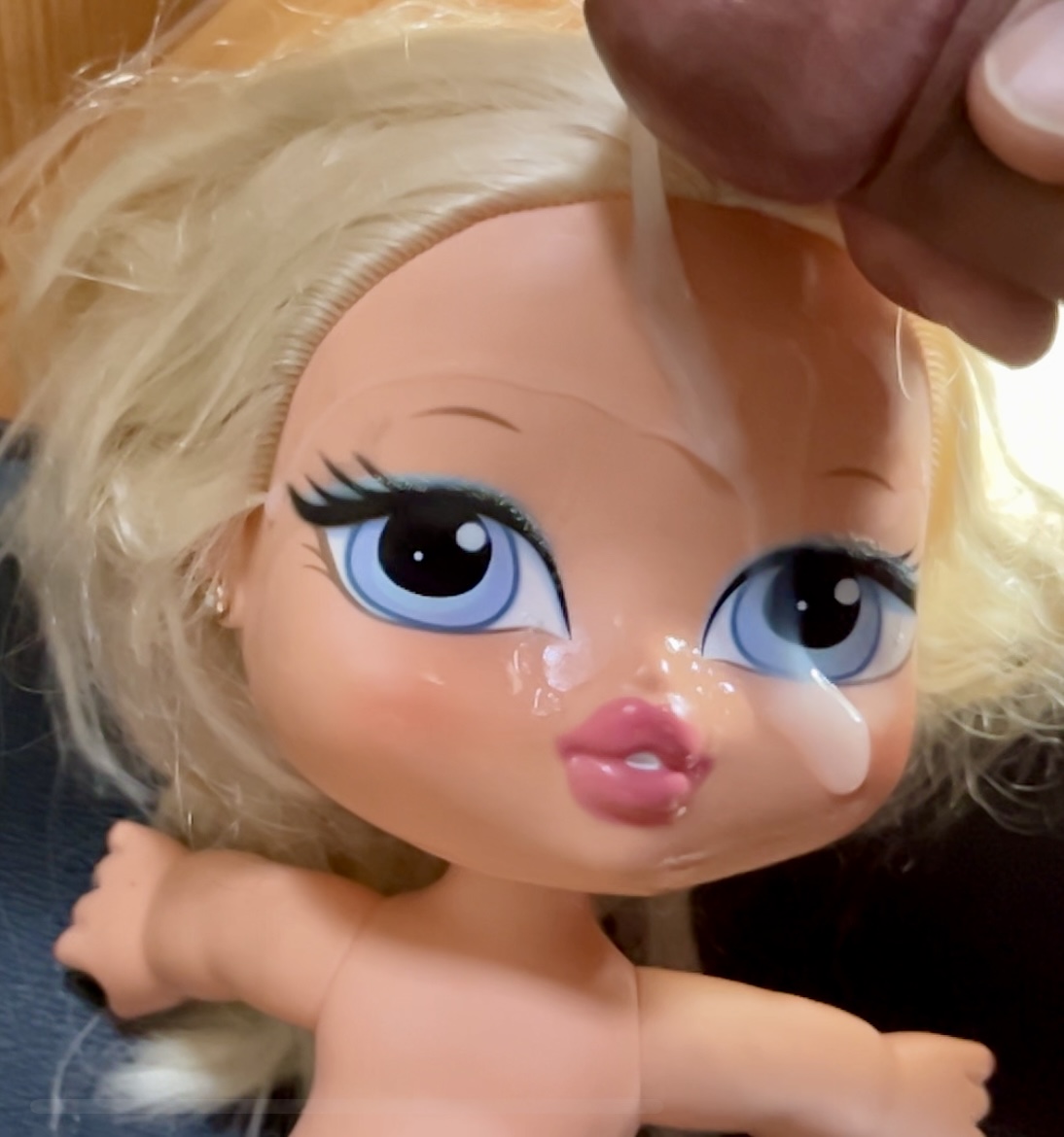 Smellly blonde secondhand store doll facial cumshot