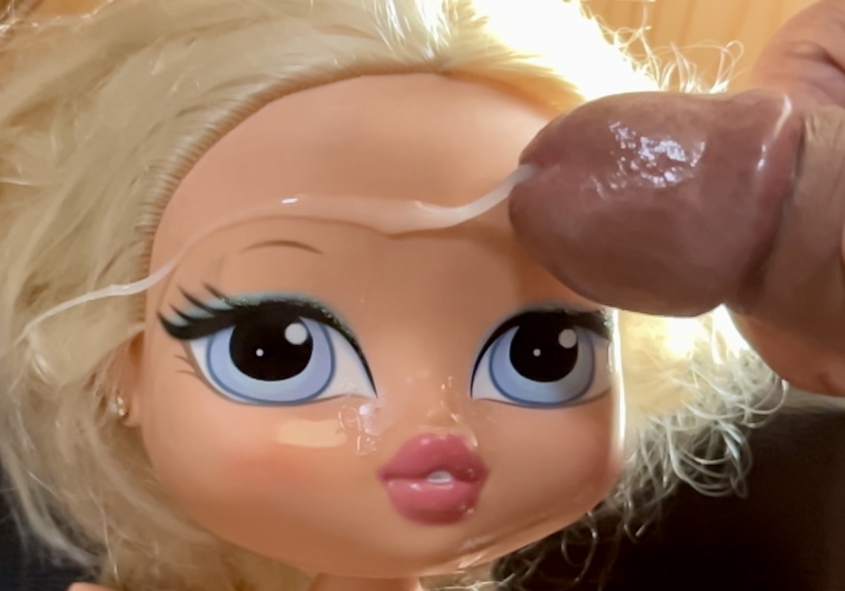Smellly blonde secondhand store doll facial cumshot