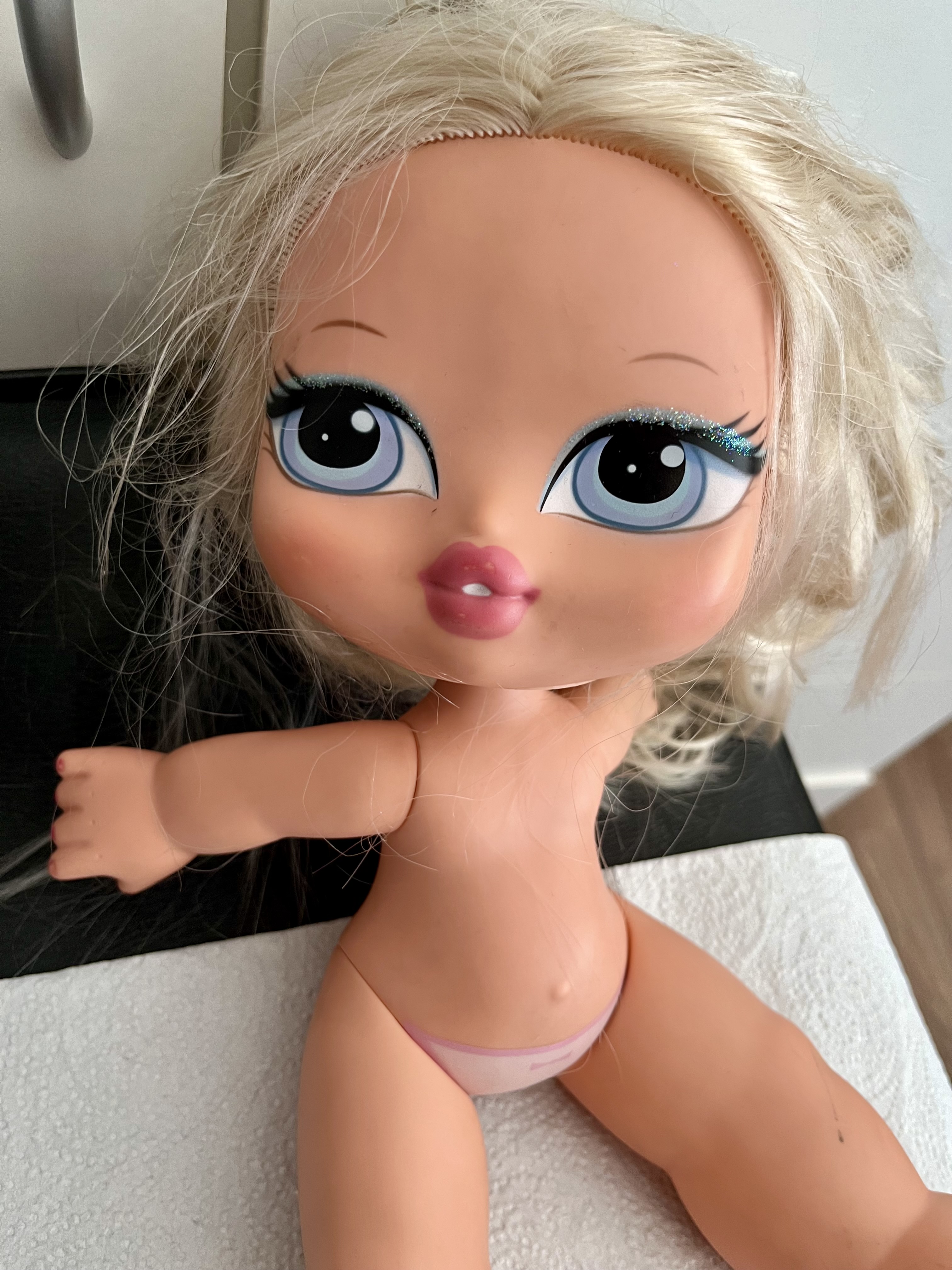Smelly blonde second handstore doll fist asshole and facial