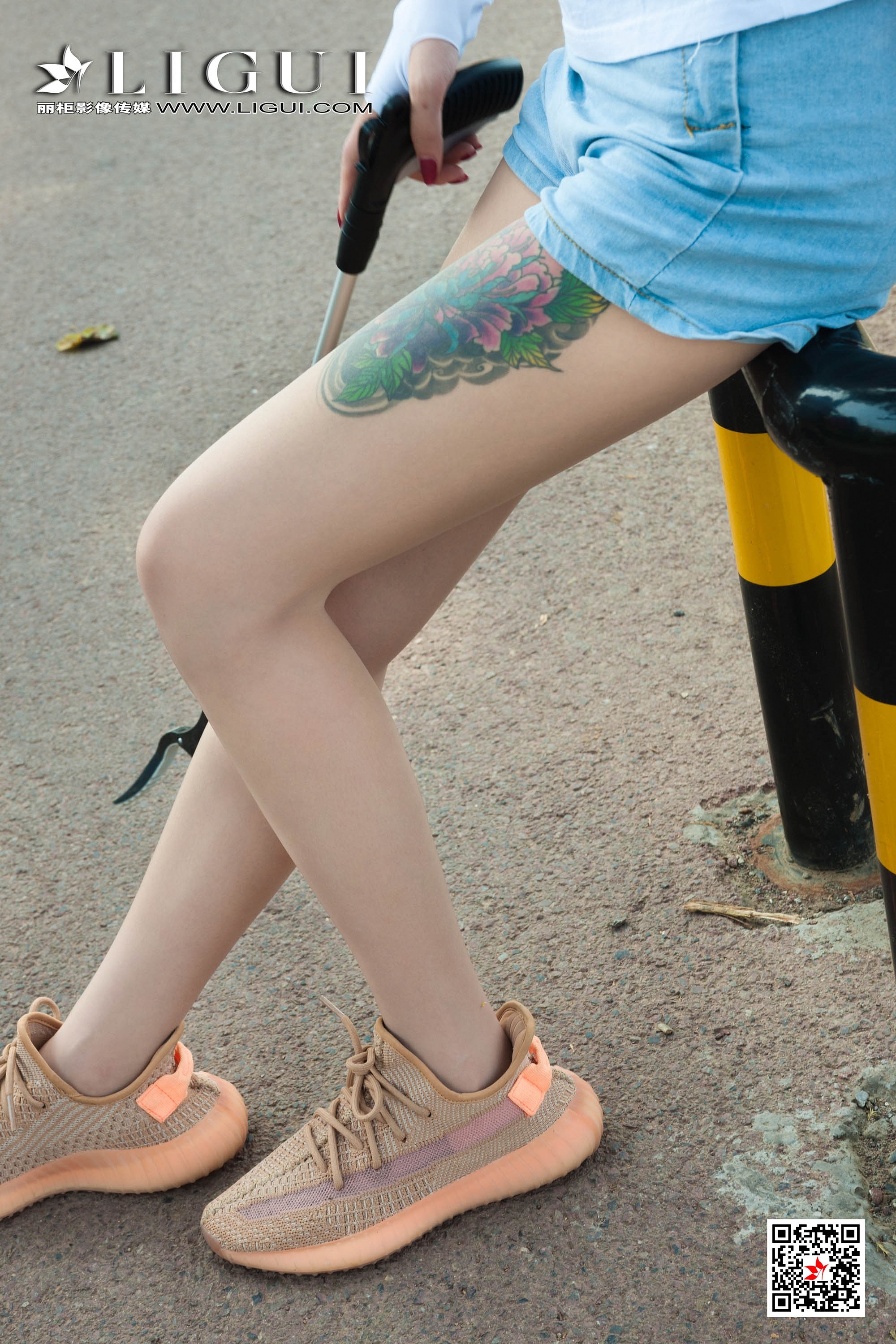 Foot Fetish Twin Flowers 60