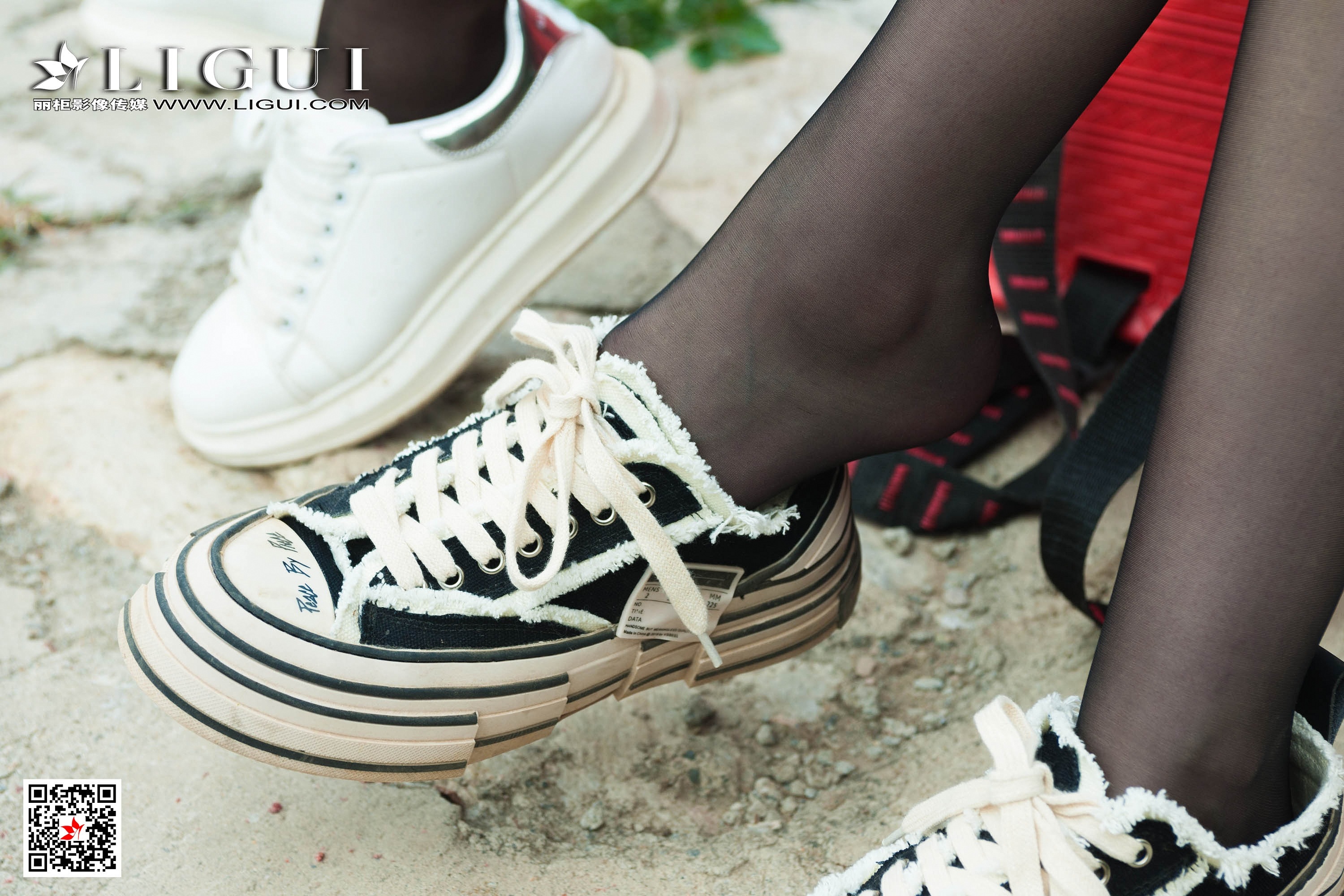 Foot Fetish Twin Flowers 60