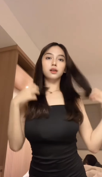 looking makes it hot_87