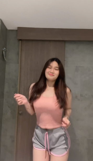 looking makes it hot_87