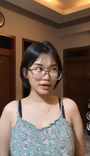 looking makes it hot_87