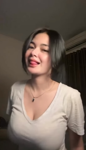 looking makes it hot_87