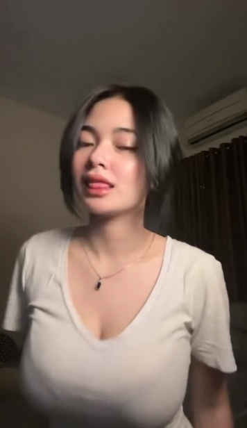 looking makes it hot_87