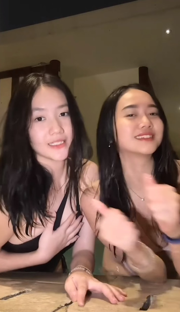 looking makes it hot_87