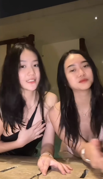 looking makes it hot_87