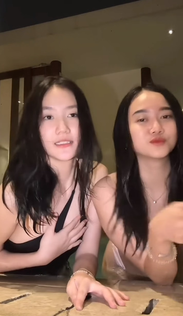 looking makes it hot_87