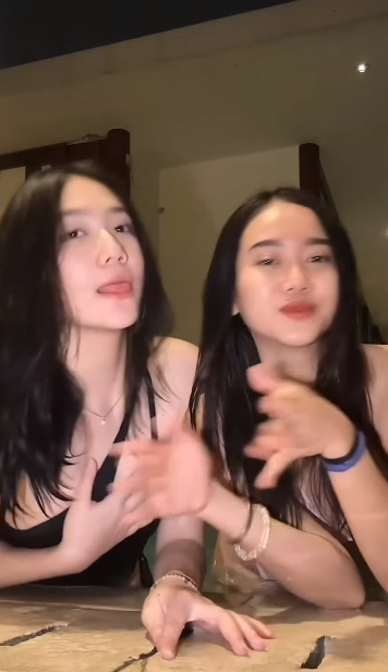 looking makes it hot_87