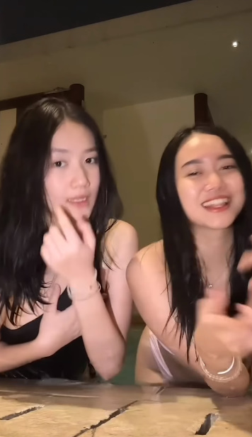 looking makes it hot_87