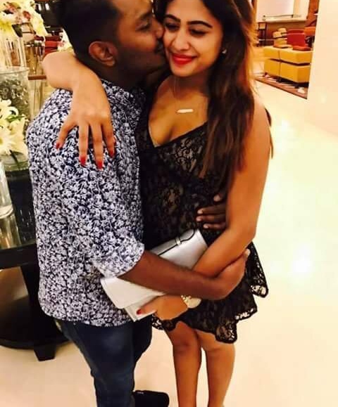 Most Famous Lankan Actress Model Enjoying with Boyfriend