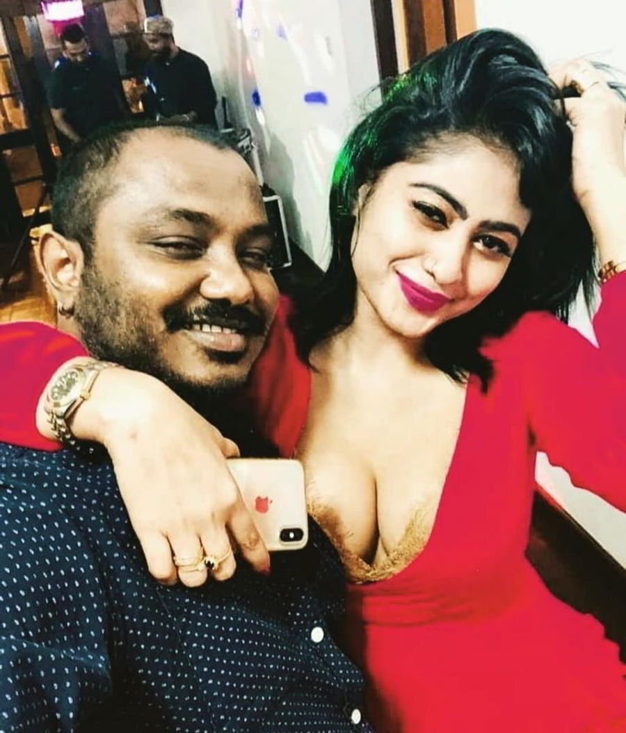 Most Famous Lankan Actress Model Enjoying with Boyfriend