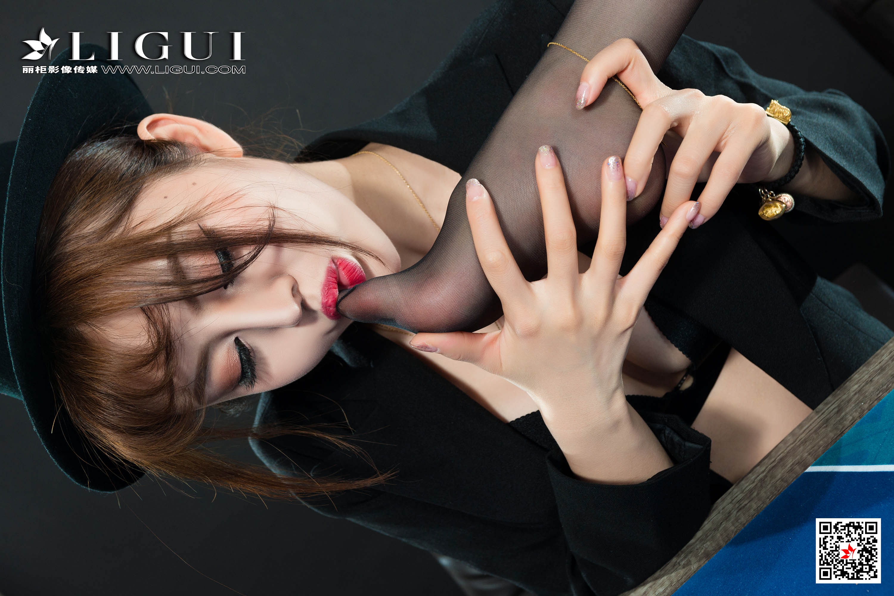 Foot Fetish Twin Flowers 65