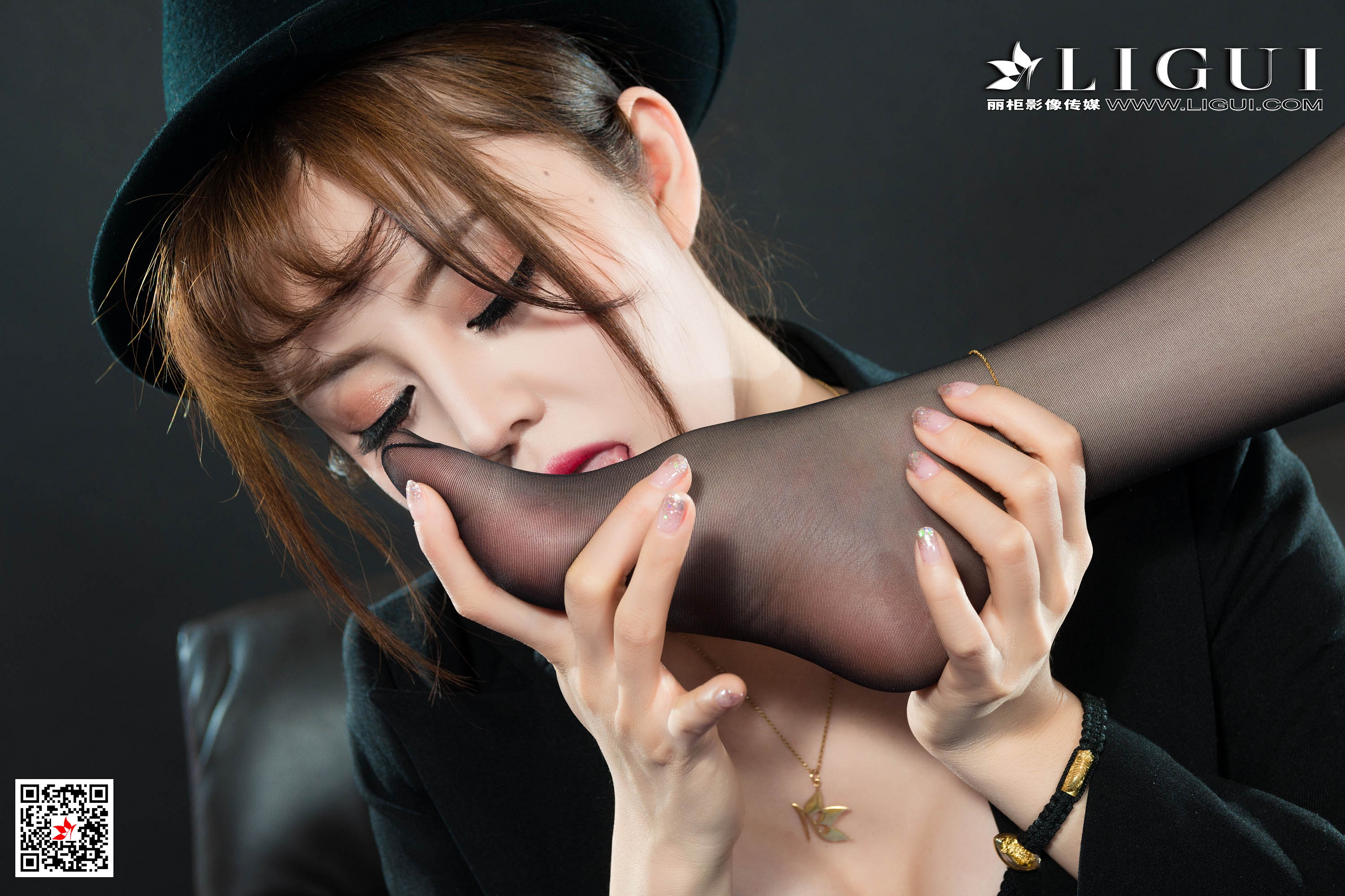 Foot Fetish Twin Flowers 65