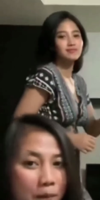 looking makes it hot_118