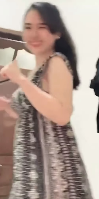 looking makes it hot_118