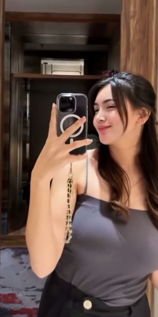 looking makes it hot_118