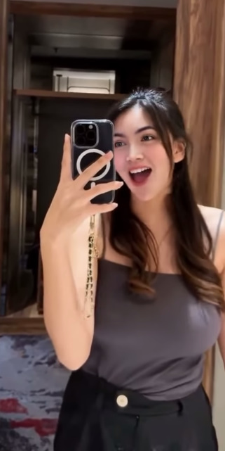 looking makes it hot_118