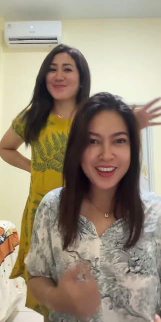 looking makes it hot_118