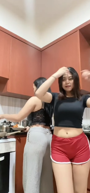 looking makes it hot_120