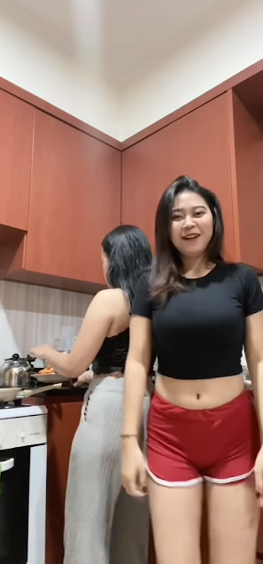 looking makes it hot_120