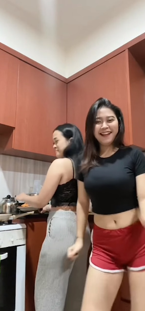 looking makes it hot_120