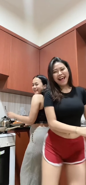 looking makes it hot_120