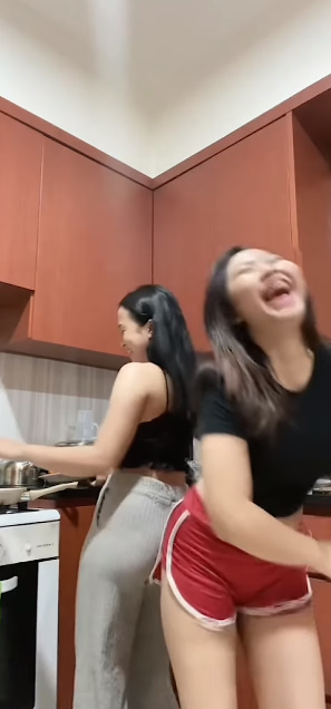 looking makes it hot_120