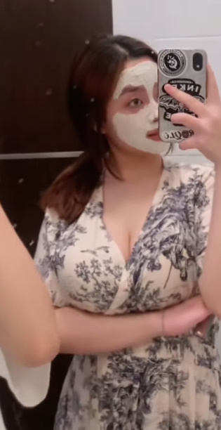 looking makes it hot_123