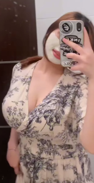 looking makes it hot_123