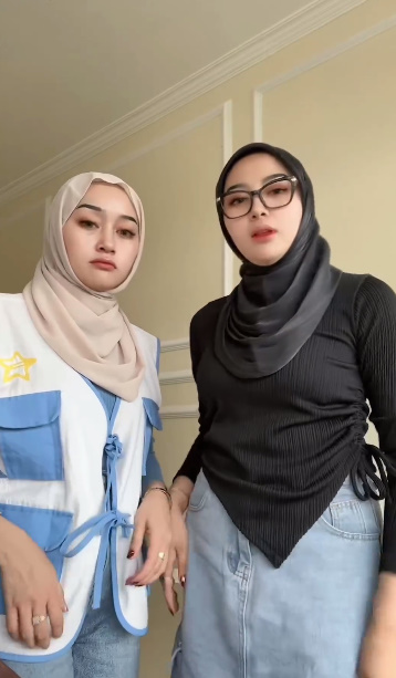 looking makes it hot_123