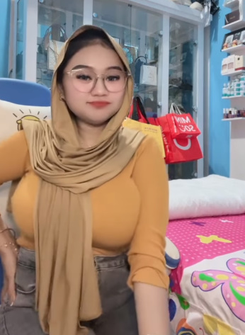 looking makes it hot_123