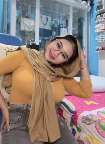 looking makes it hot_123