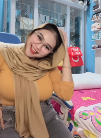 looking makes it hot_123