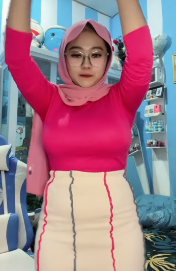 looking makes it hot_123