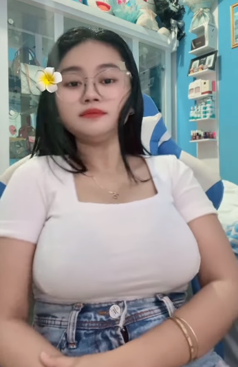 looking makes it hot_123