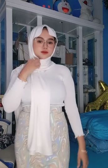 looking makes it hot_123