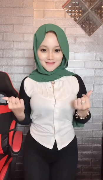 looking makes it hot_123