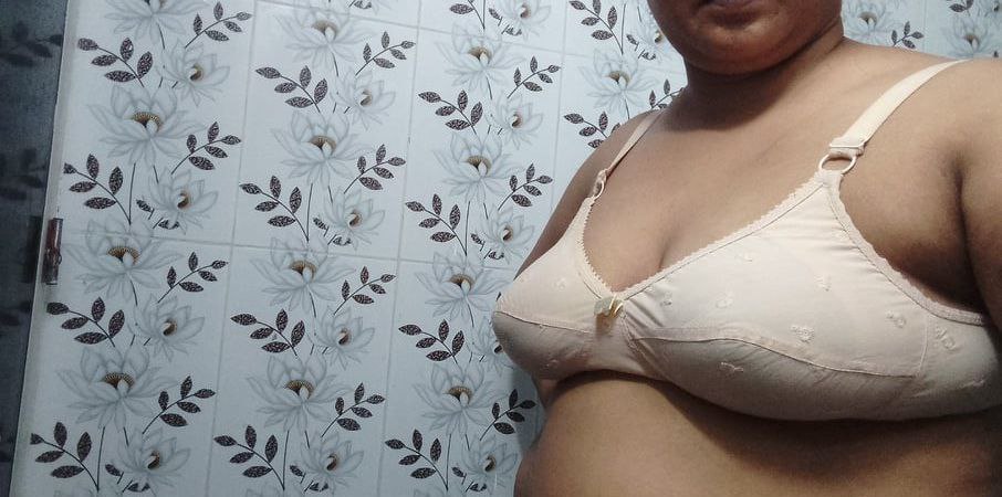 Indian tanker bhabi selfi pic