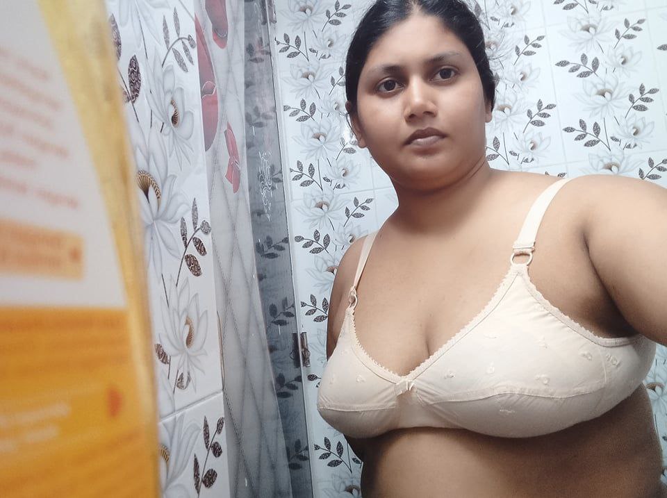 Indian tanker bhabi selfi pic