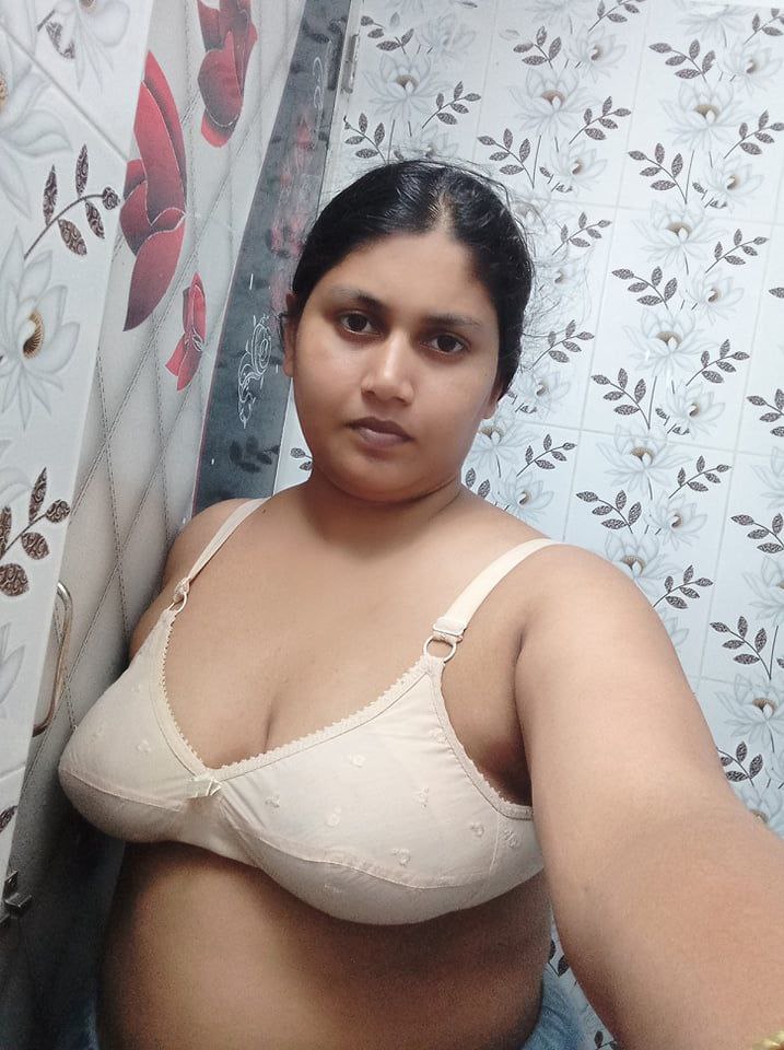 Indian tanker bhabi selfi pic