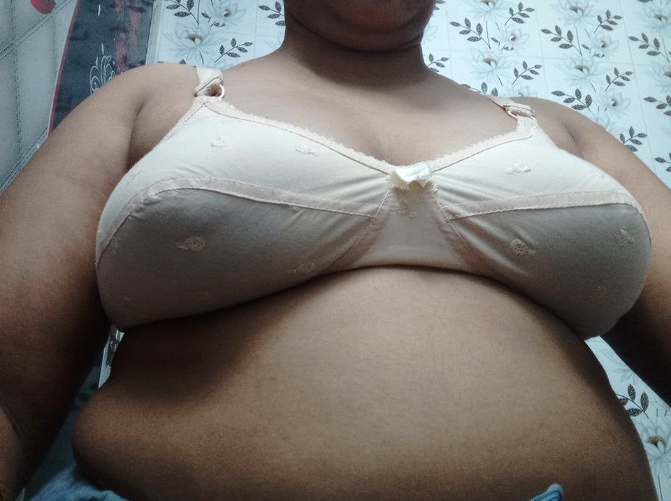 Indian tanker bhabi selfi pic