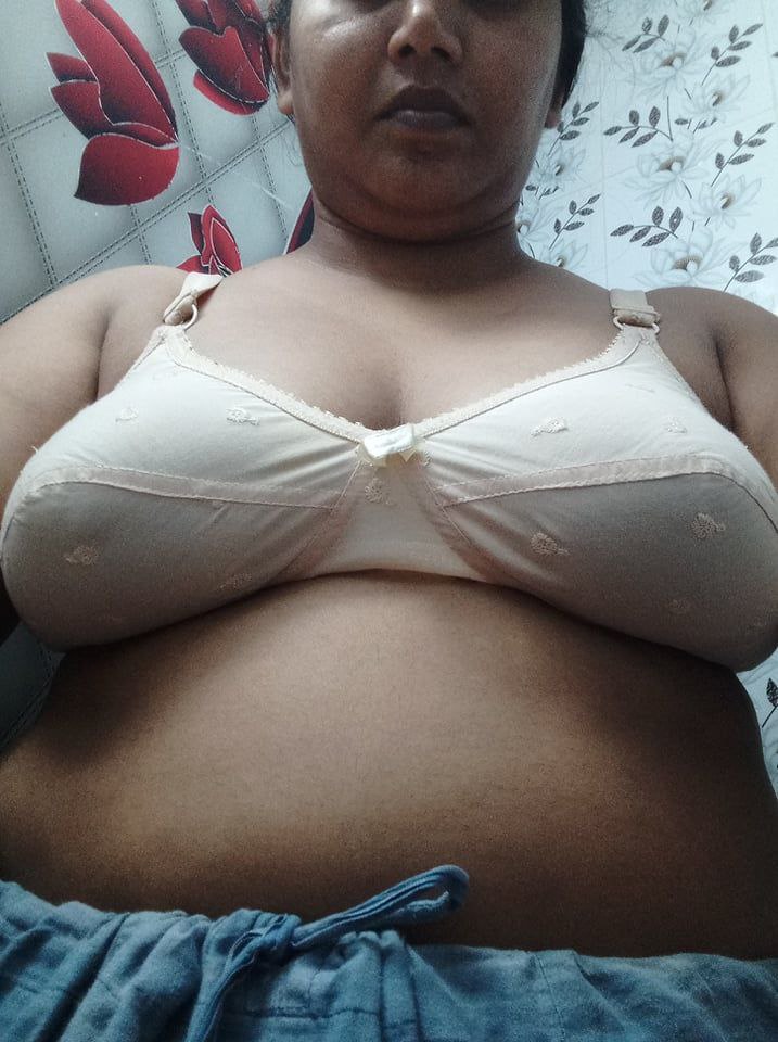 Indian tanker bhabi selfi pic