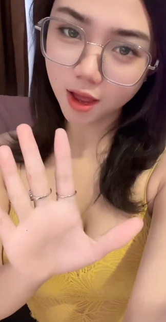 looking makes it hot_127