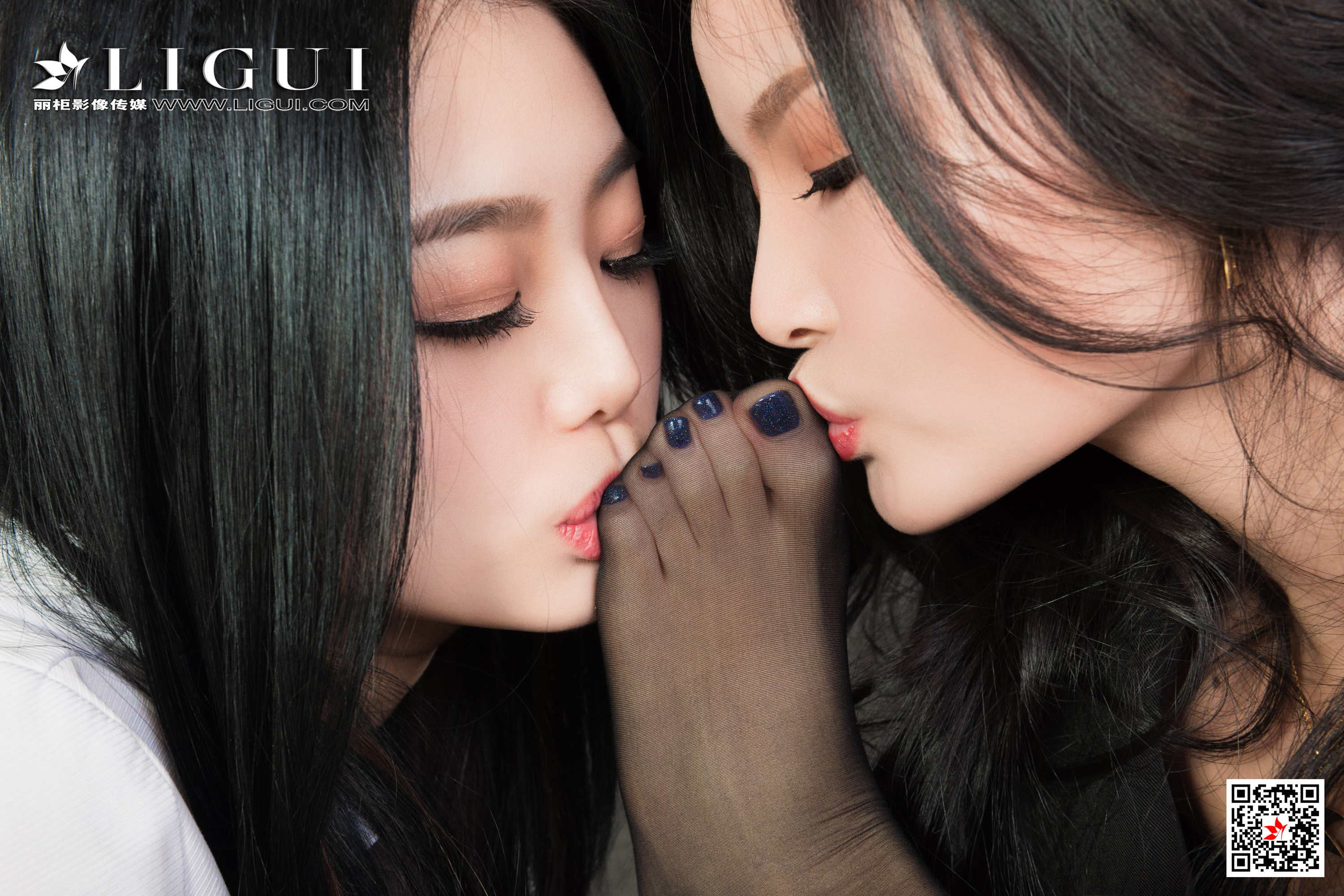 Foot Fetish Twin Flowers 76