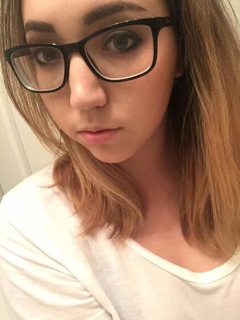 Lauren Hellstrom ( GlassesSlut ) 20 years