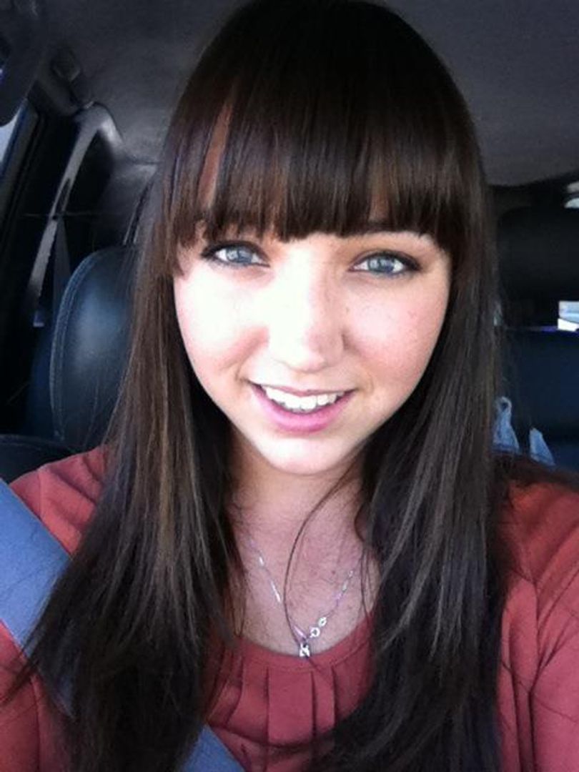 Lauren Hellstrom ( GlassesSlut ) 20 years